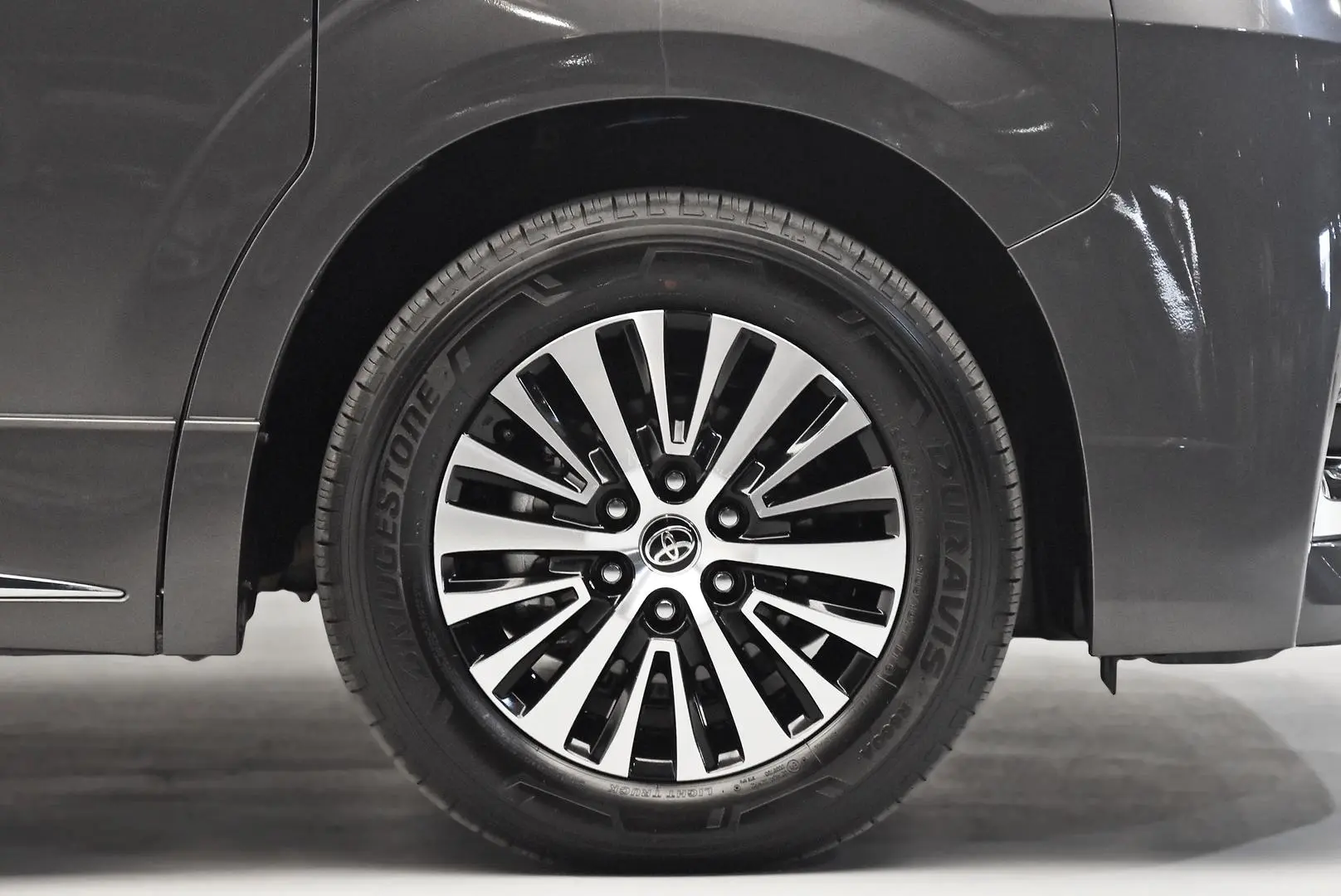 2024 Toyota Granvia Gallery Image 22
