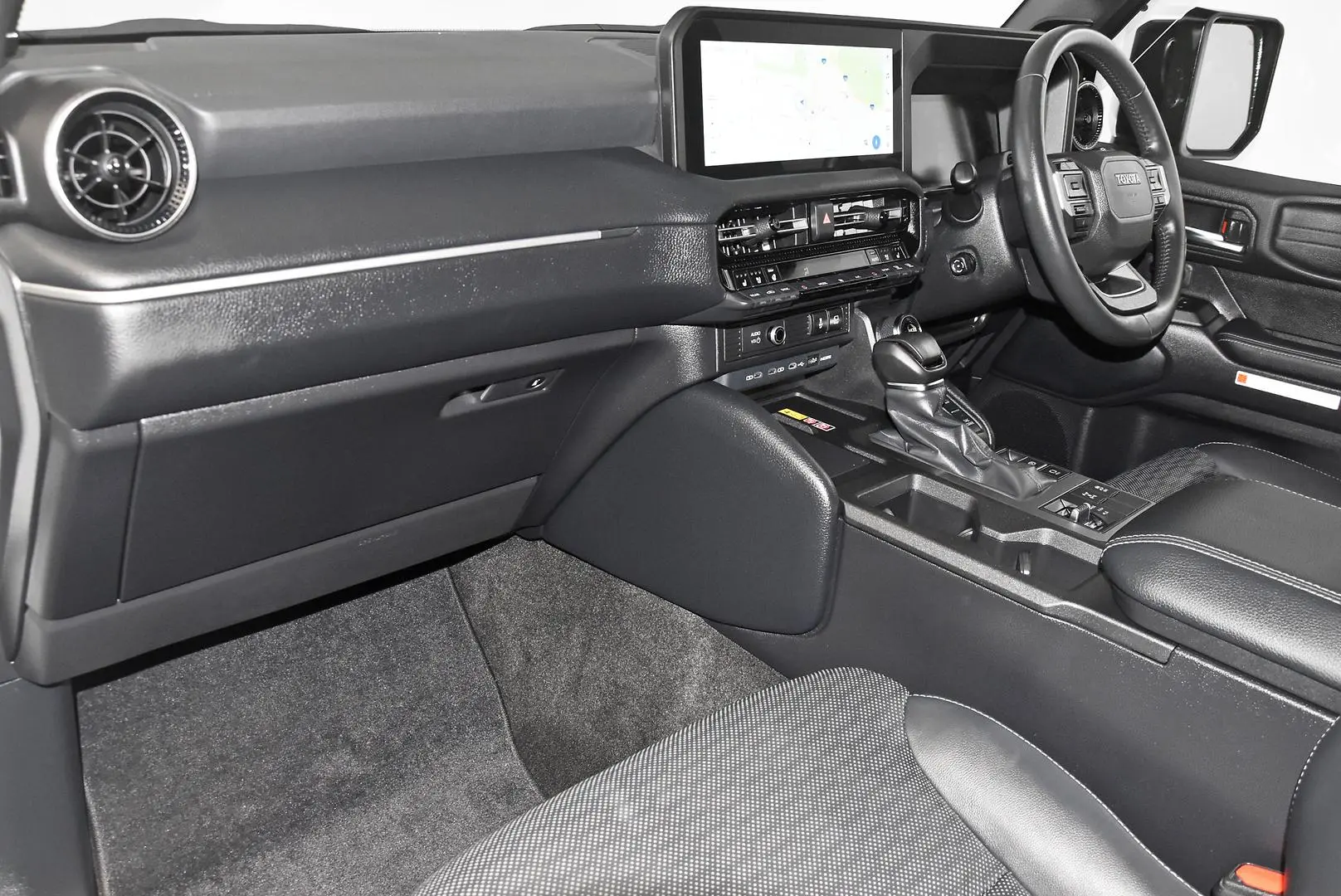 2024 Toyota Landcruiser Prado Gallery Image 18