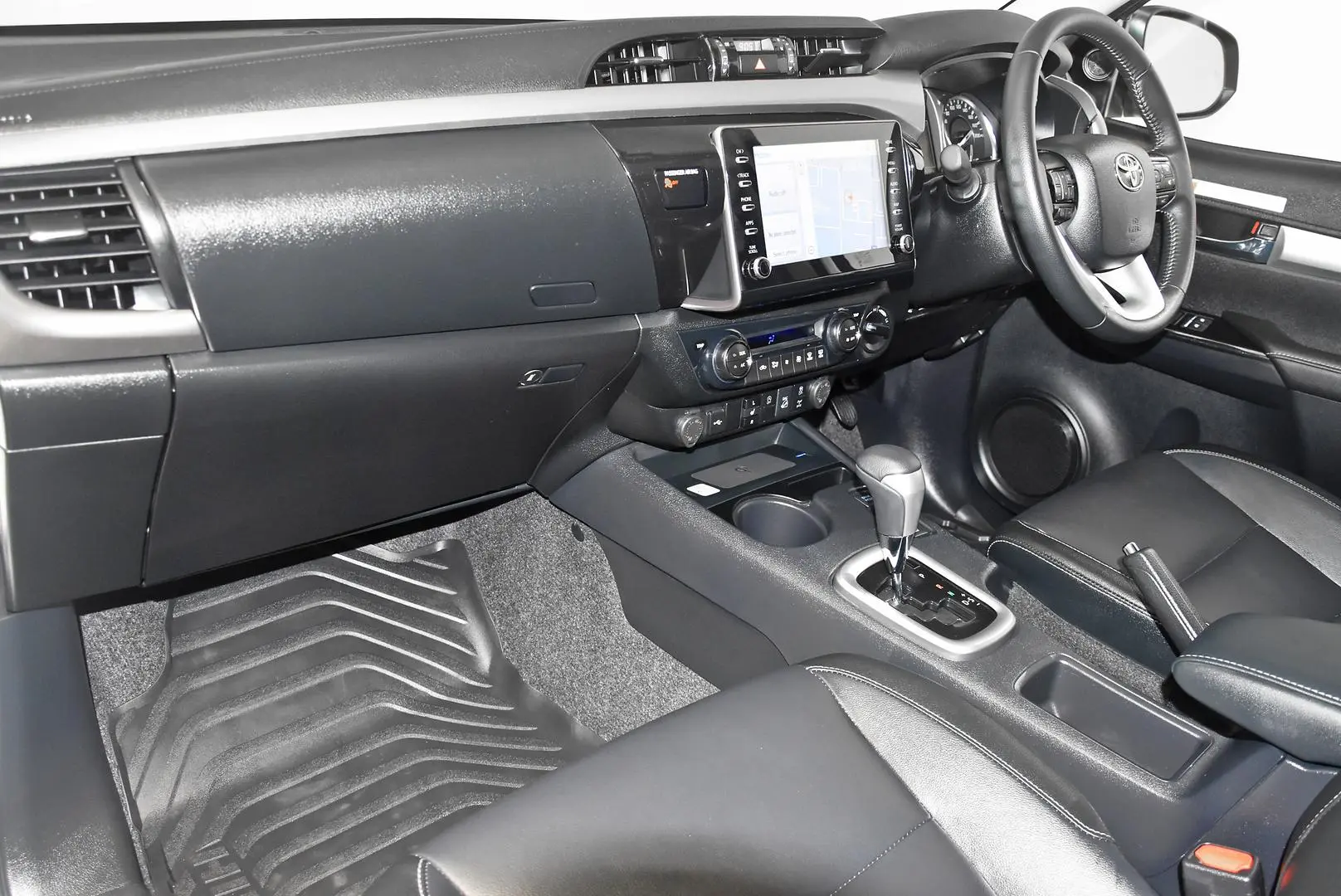 2024 Toyota Hilux Gallery Image 16