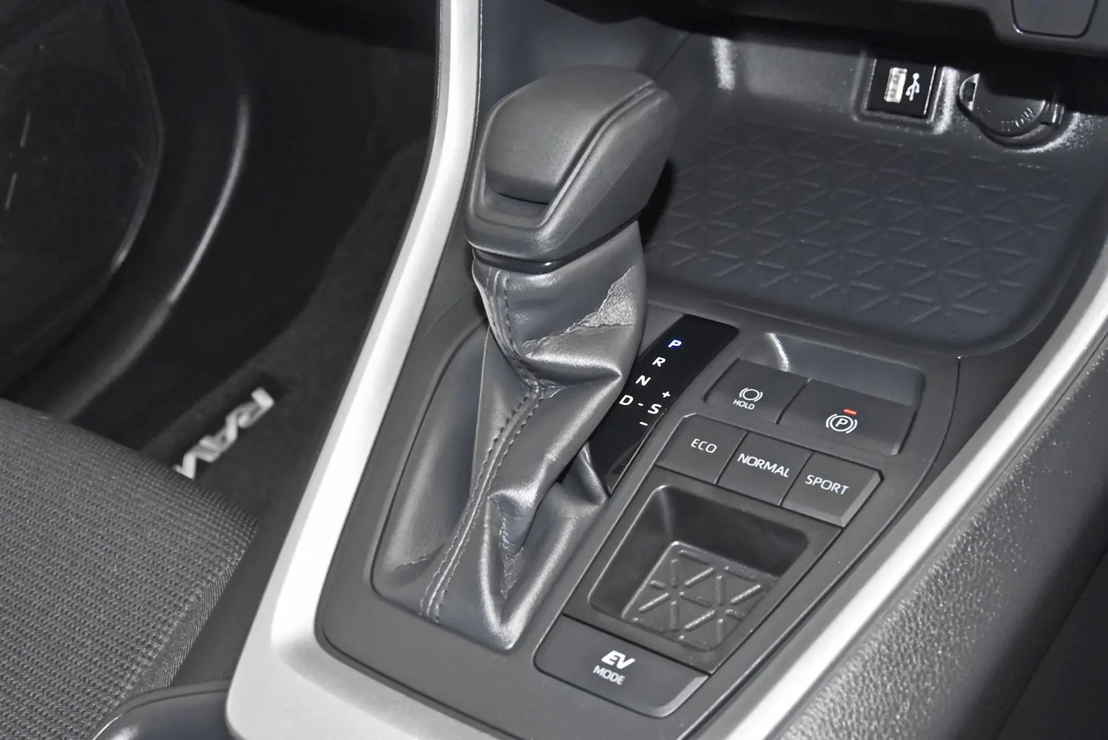 2024 Toyota RAV4 Gallery Image 14