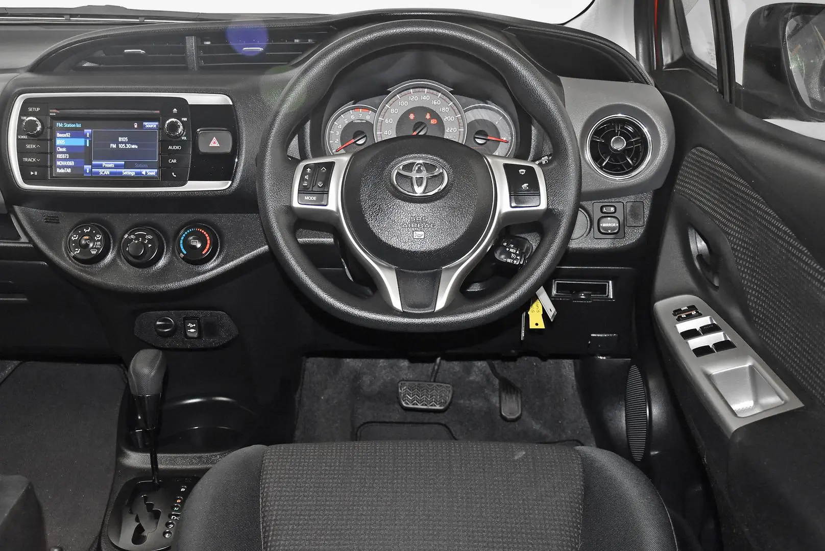 2016 Toyota Yaris Gallery Image 14