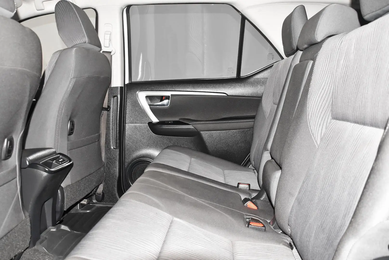 2022 Toyota Fortuner Gallery Image 17