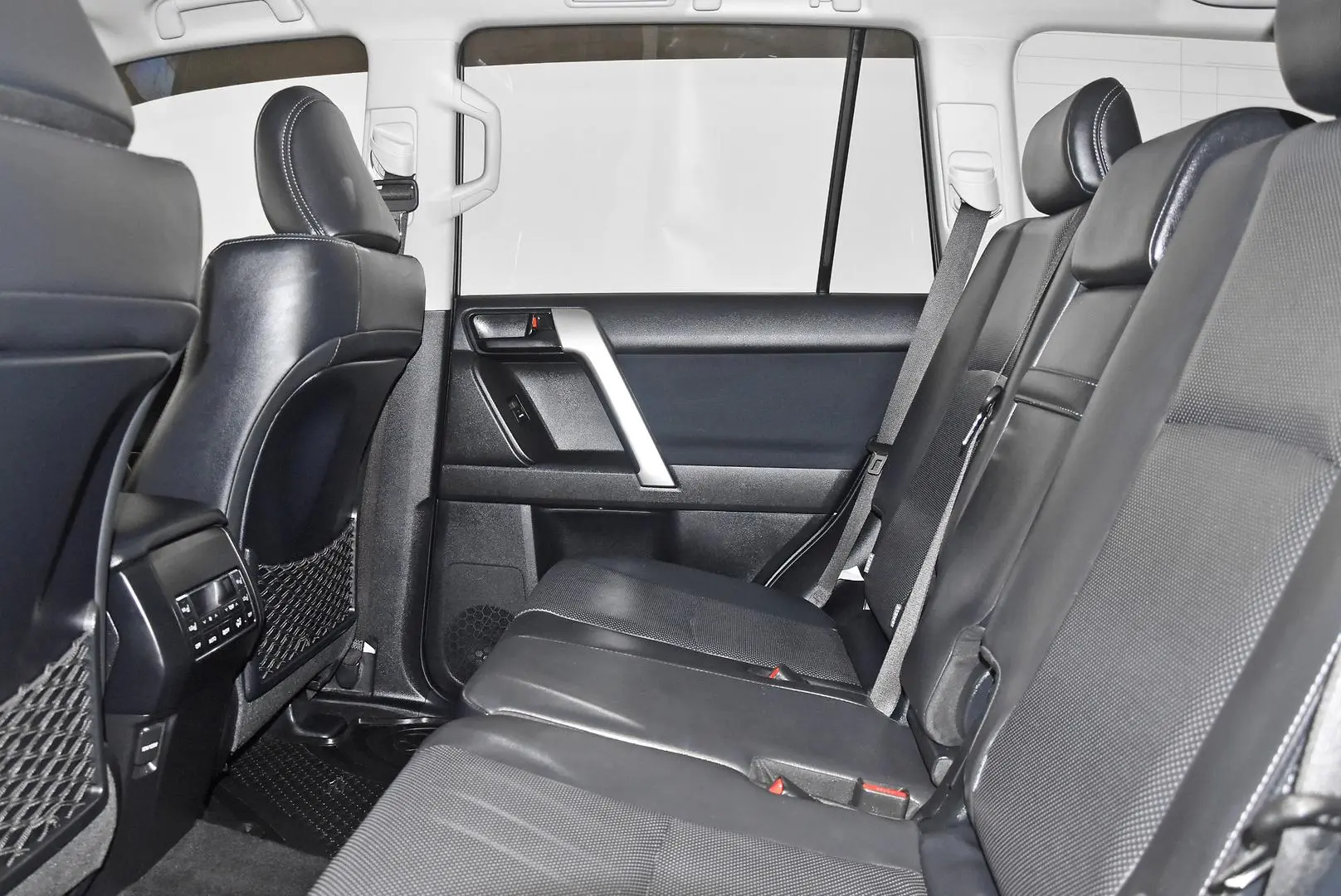 2022 Toyota Landcruiser Prado Gallery Image 17