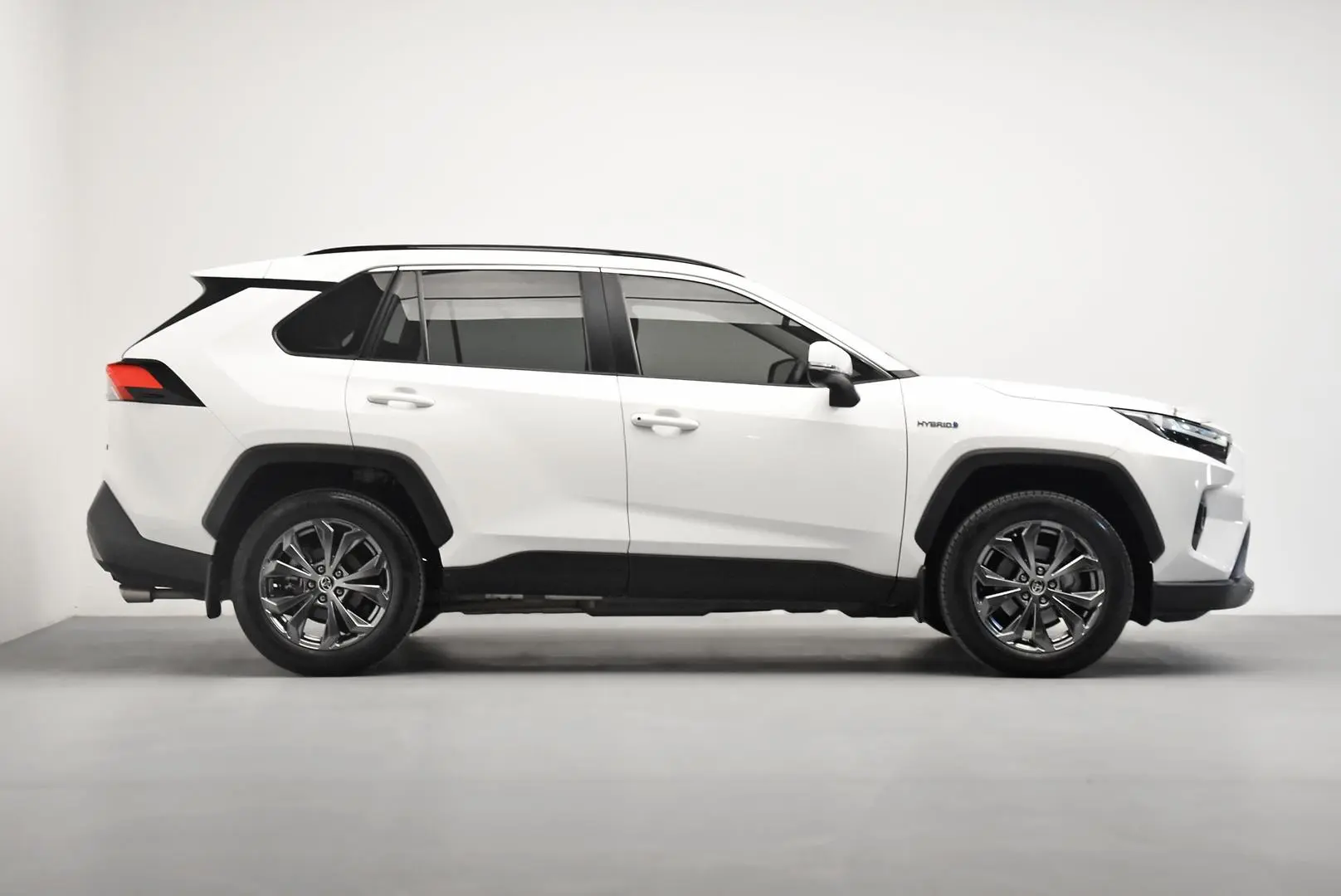 2022 Toyota RAV4 Gallery Image 3