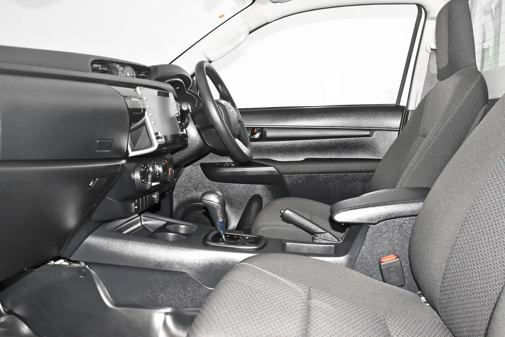 2025 Toyota Hilux Gallery Image 15