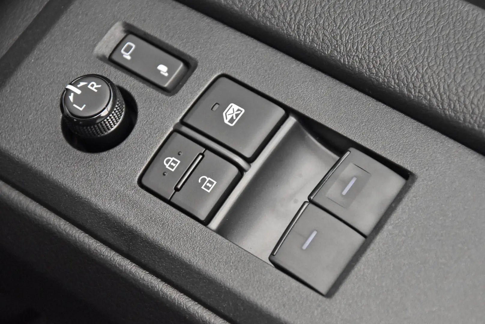 2025 Toyota Hiace Gallery Image 9