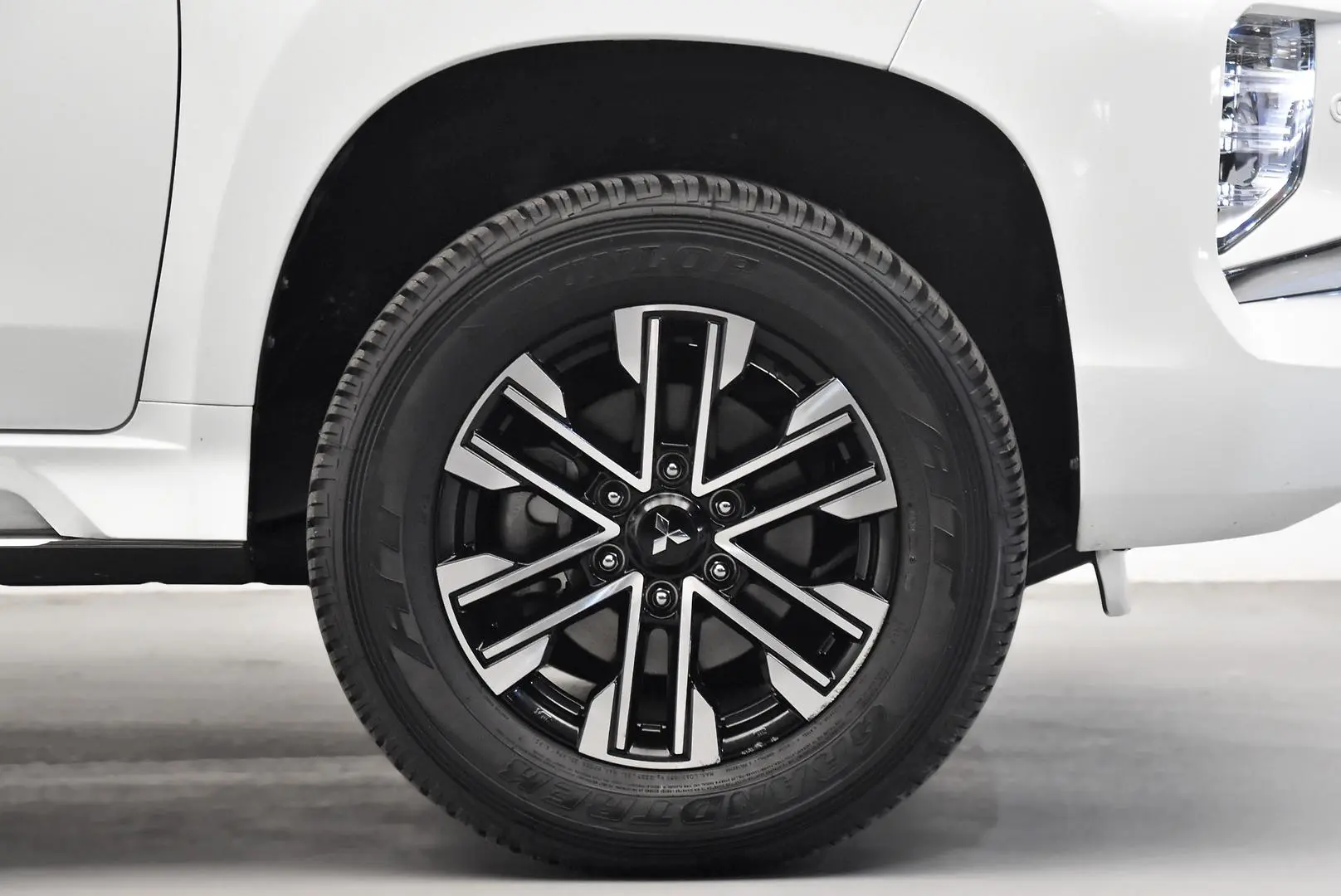 2022 Mitsubishi Pajero Sport Gallery Image 25