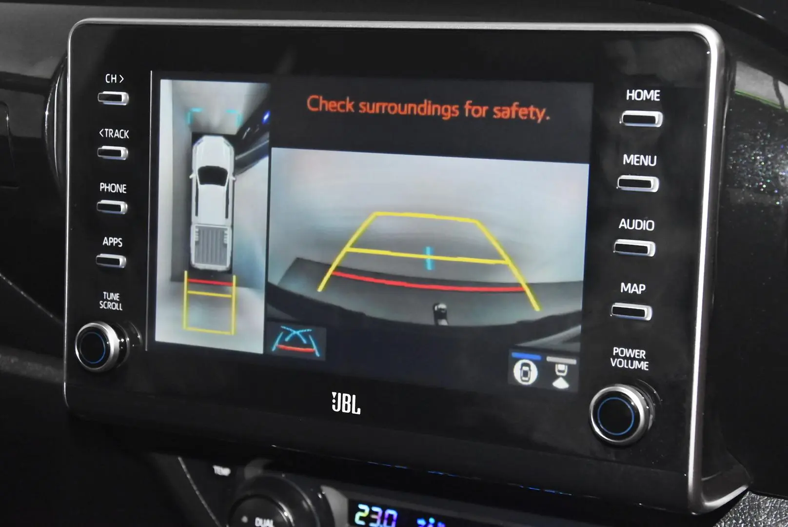 2024 Toyota Hilux Gallery Image 13