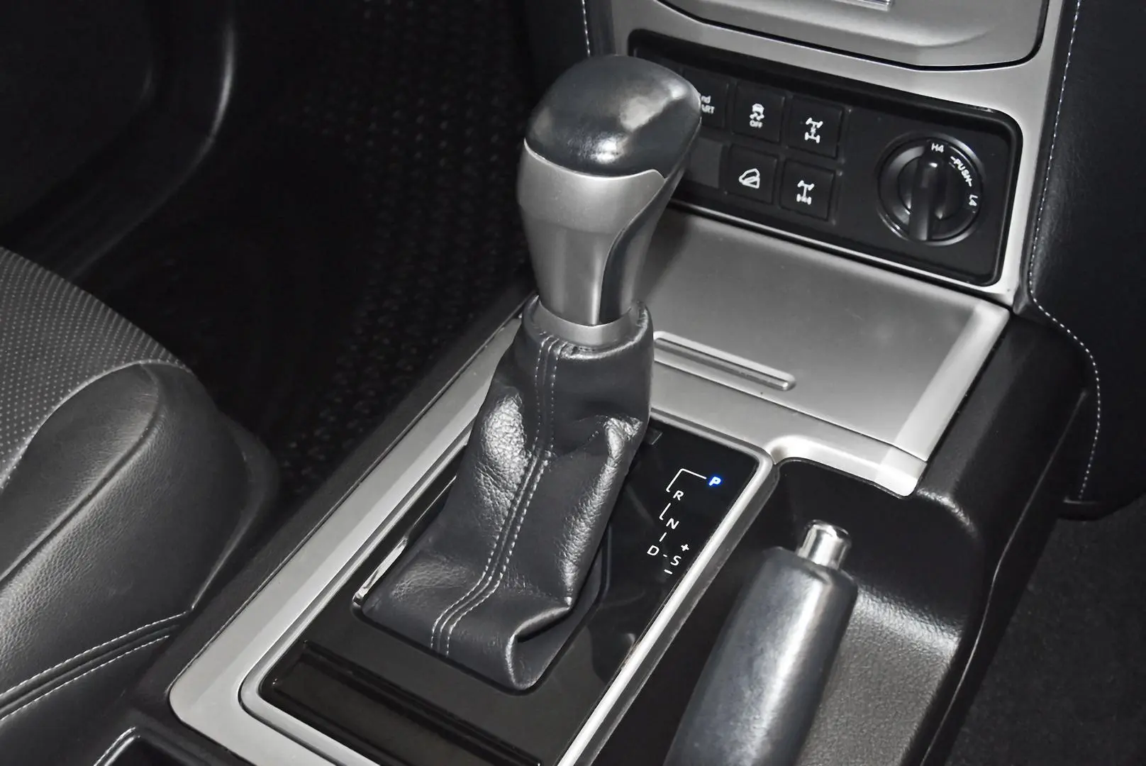 2019 Toyota Landcruiser Prado Gallery Image 14