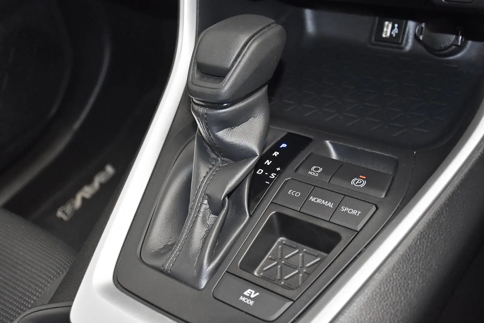 2024 Toyota RAV4 Gallery Image 14