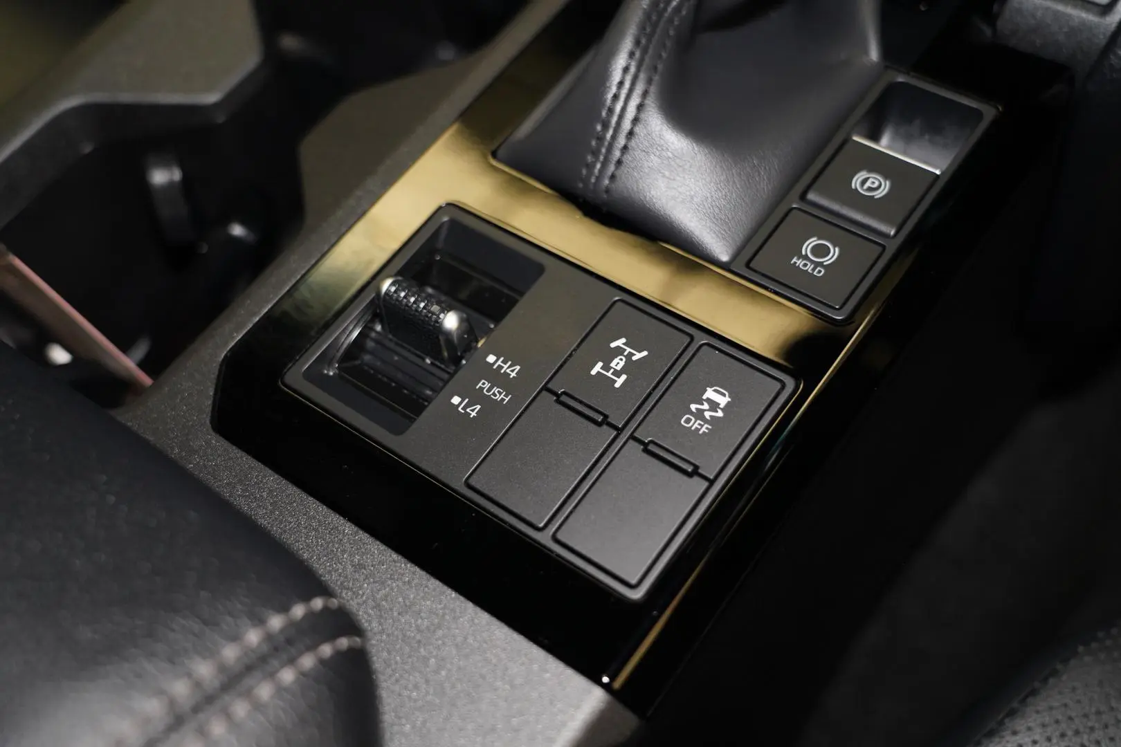 2024 Toyota Landcruiser Prado Gallery Image 17