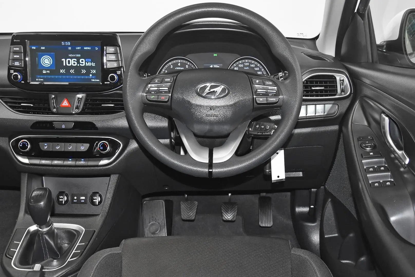 2017 Hyundai i30 Gallery Image 14