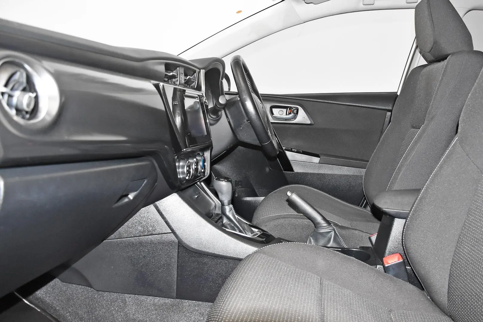2015 Toyota Corolla Gallery Image 17