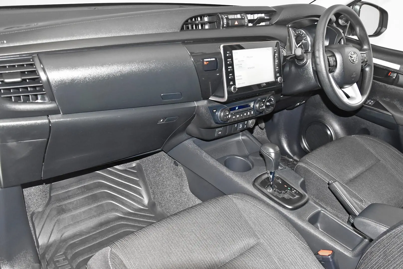2024 Toyota Hilux Gallery Image 17