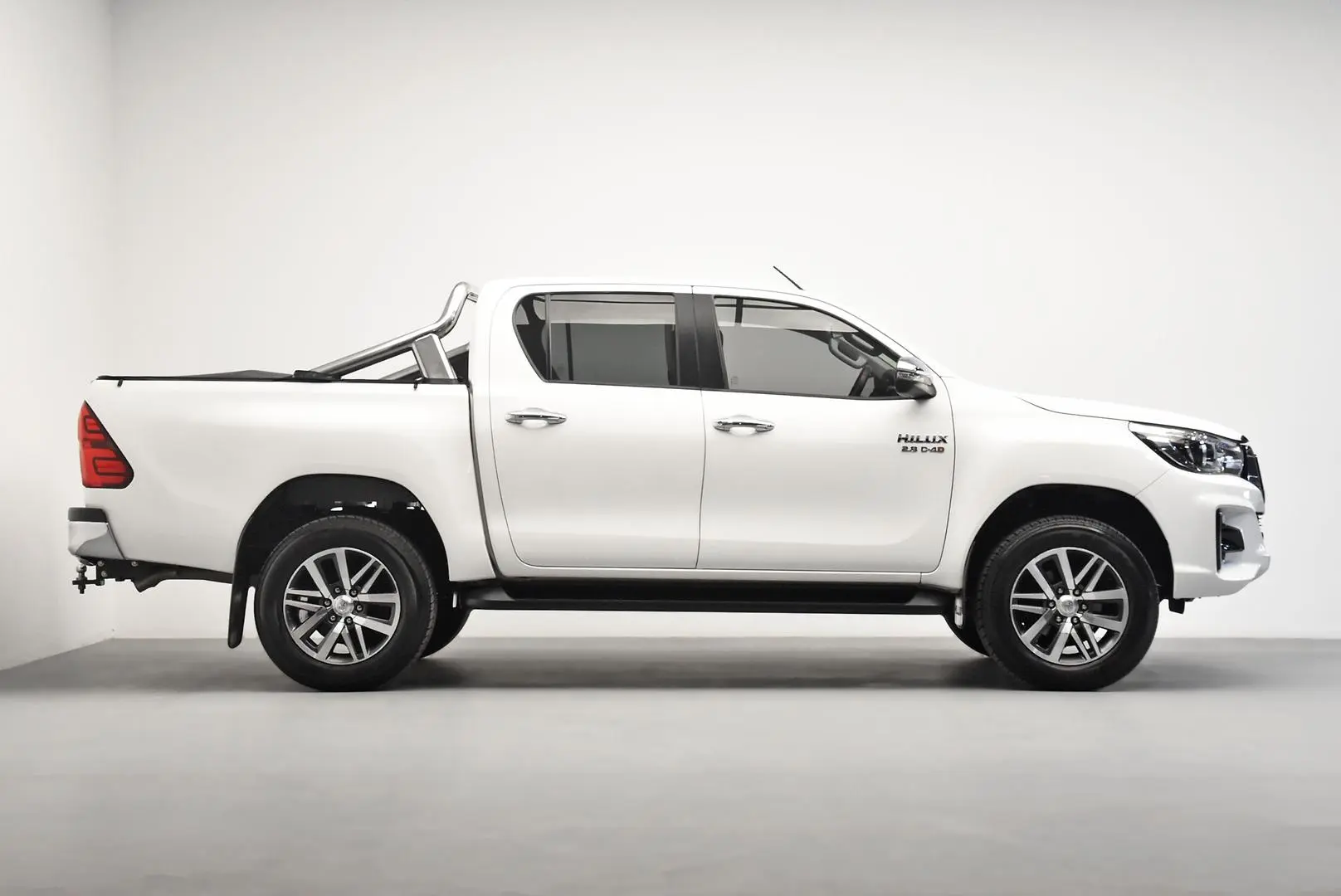 2019 Toyota Hilux Gallery Image 3
