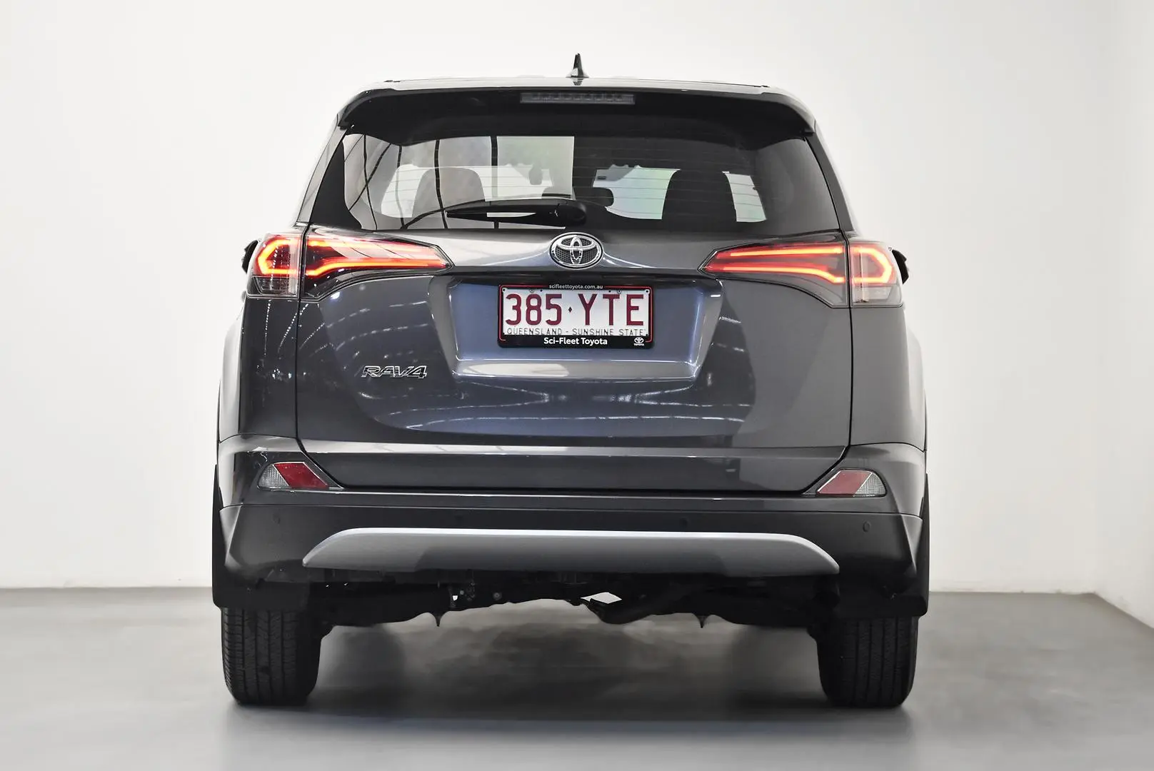 2018 Toyota RAV4 Gallery Image 6