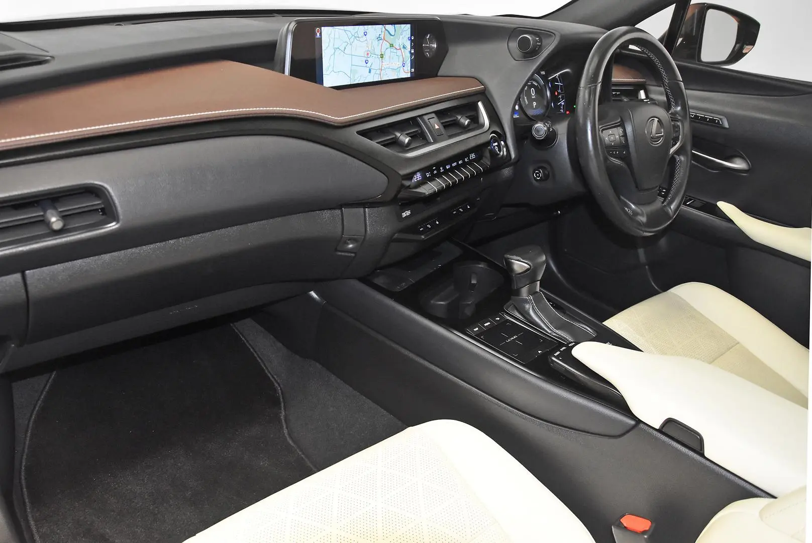 2019 Lexus UX Gallery Image 16