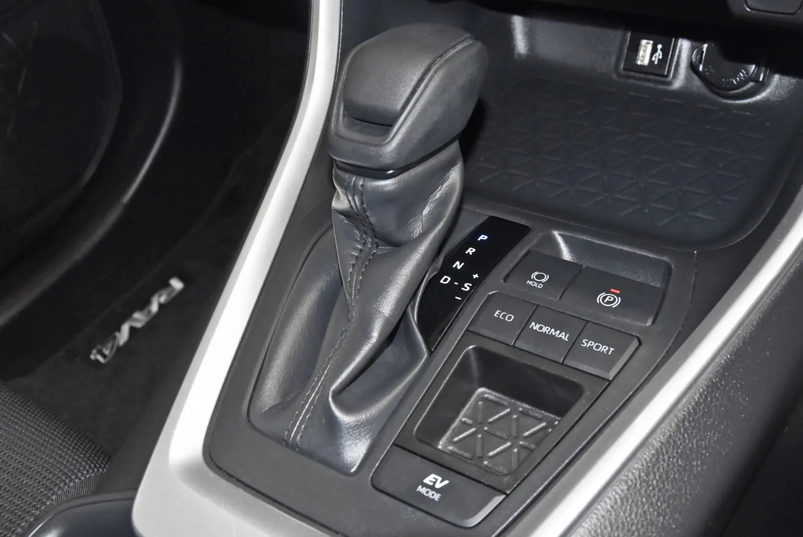 2024 Toyota RAV4 Gallery Image 14