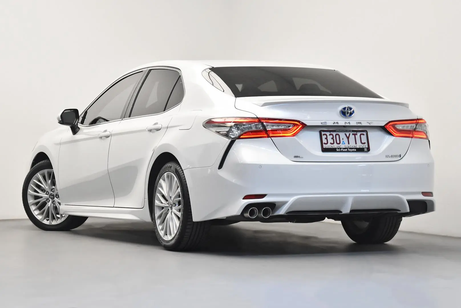 2017 Toyota Camry Gallery Image 5