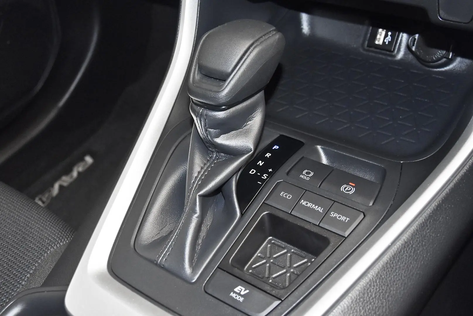 2025 Toyota RAV4 Gallery Image 14