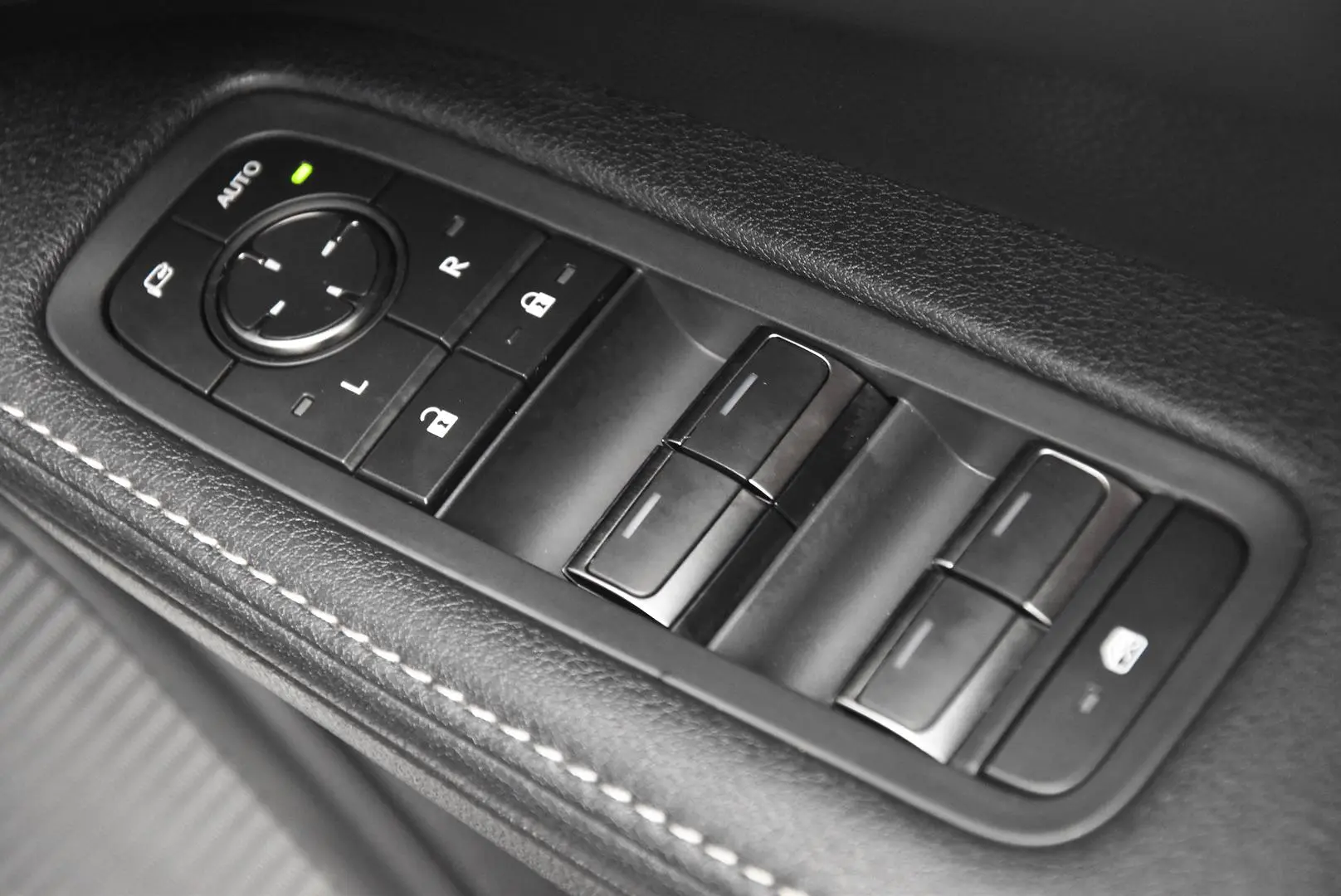 2023 Lexus RX Gallery Image 12