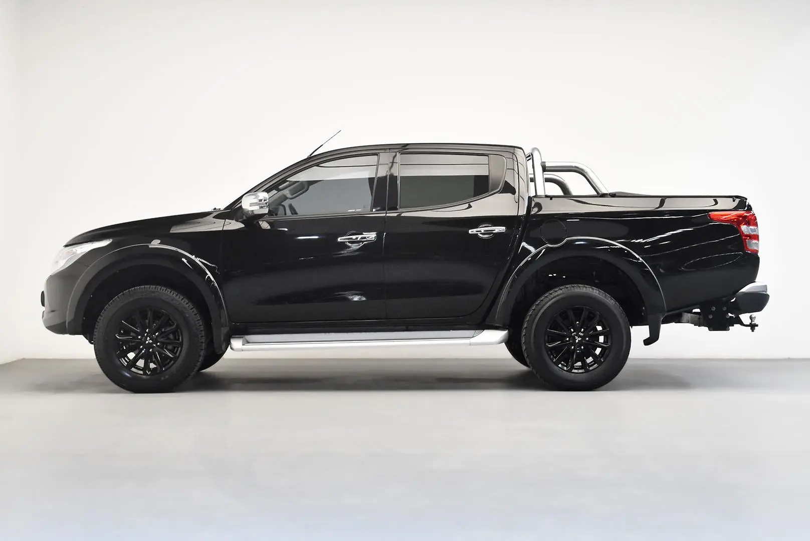 2017 Mitsubishi Triton Gallery Image 4