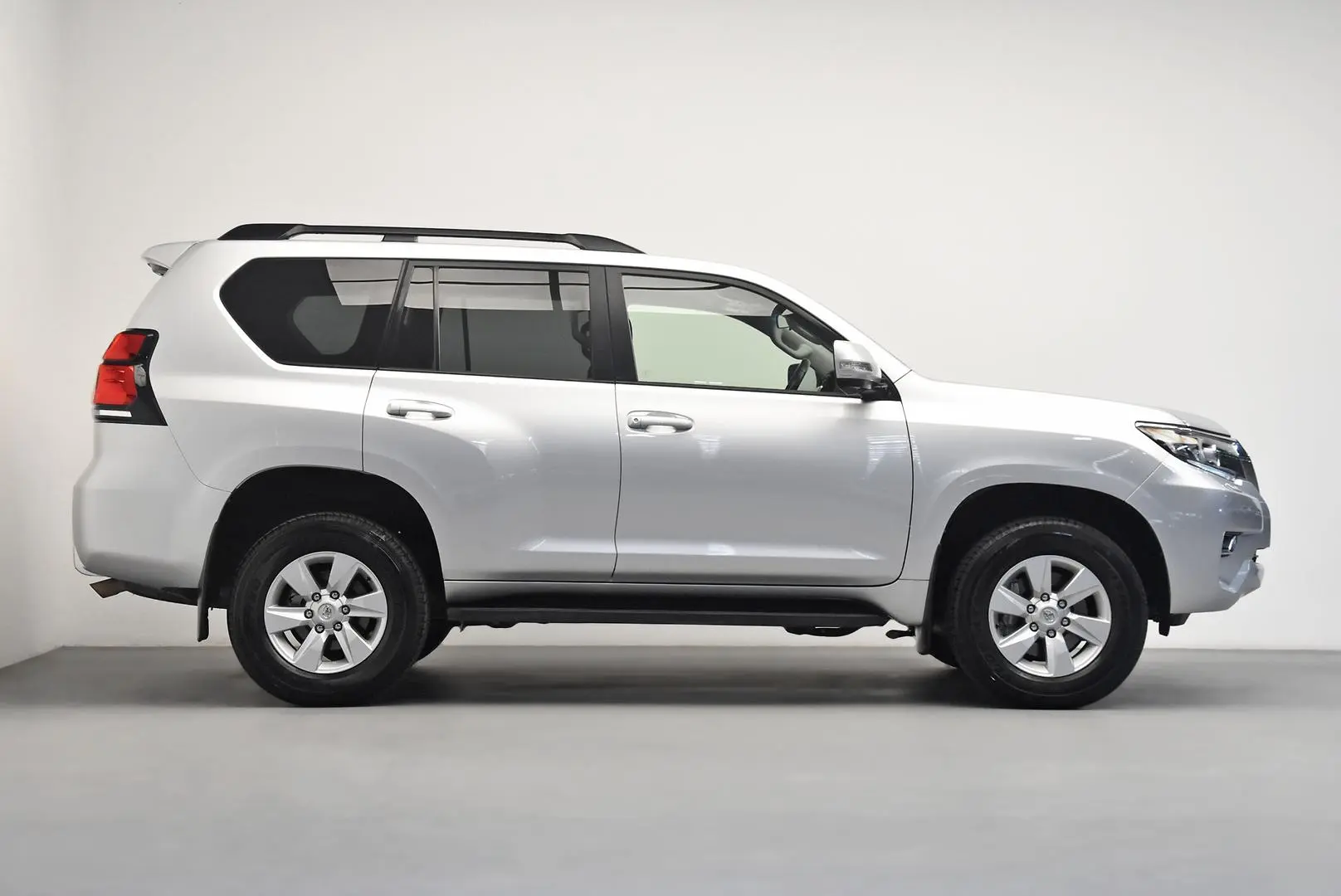 2023 Toyota Landcruiser Prado Gallery Image 3