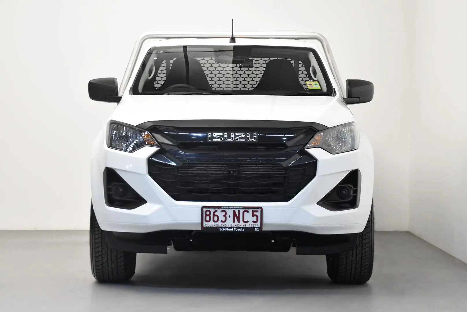 2025 Isuzu D-MAX Gallery Image 2