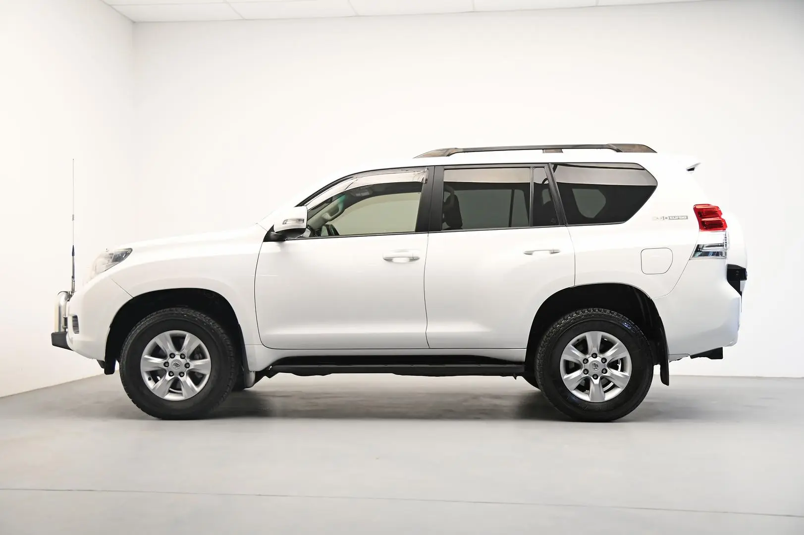 2013 Toyota Landcruiser Prado Image 4