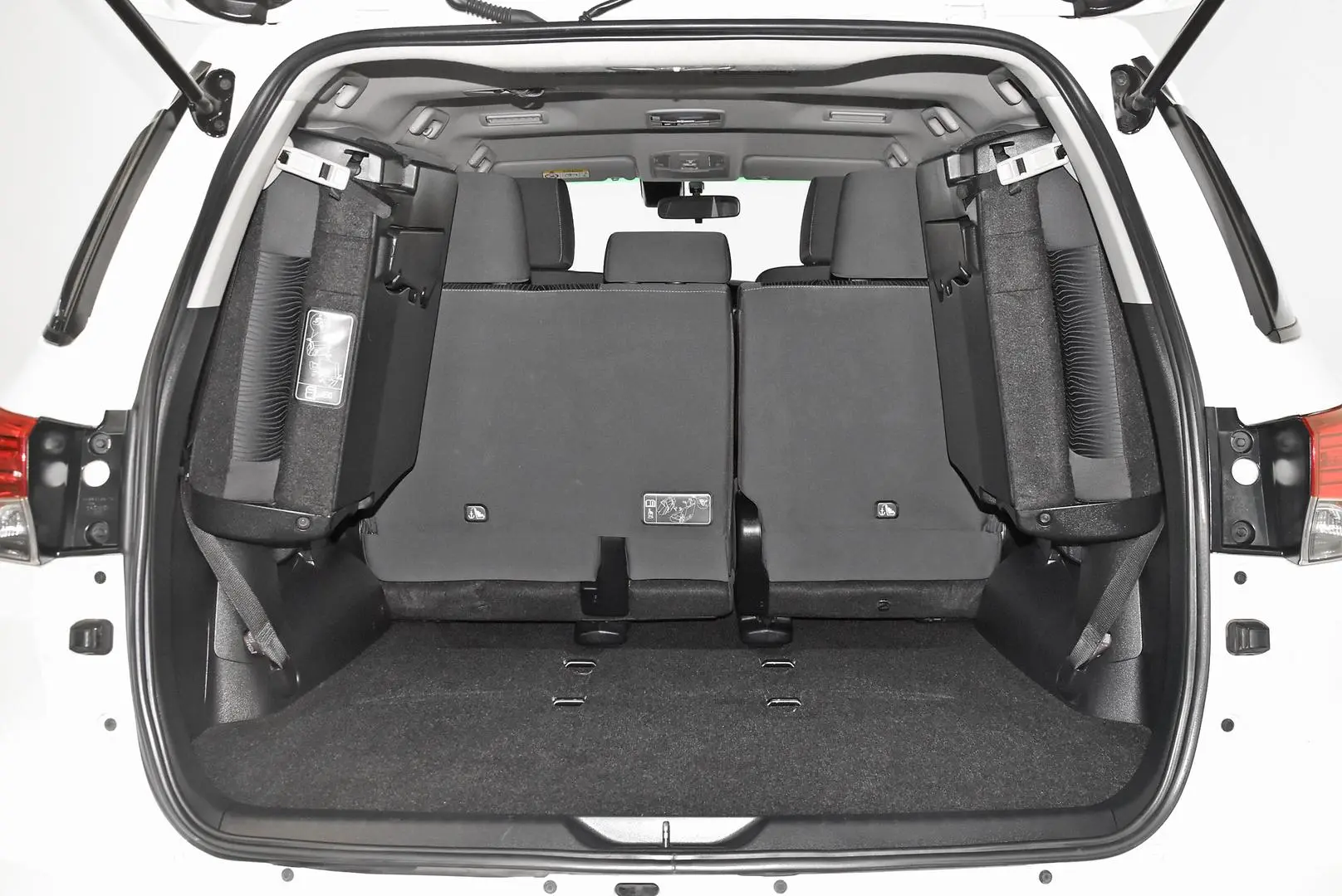 2022 Toyota Fortuner Gallery Image 19