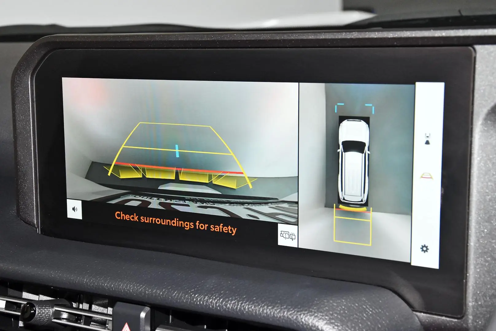 2024 Toyota Landcruiser Prado Gallery Image 13