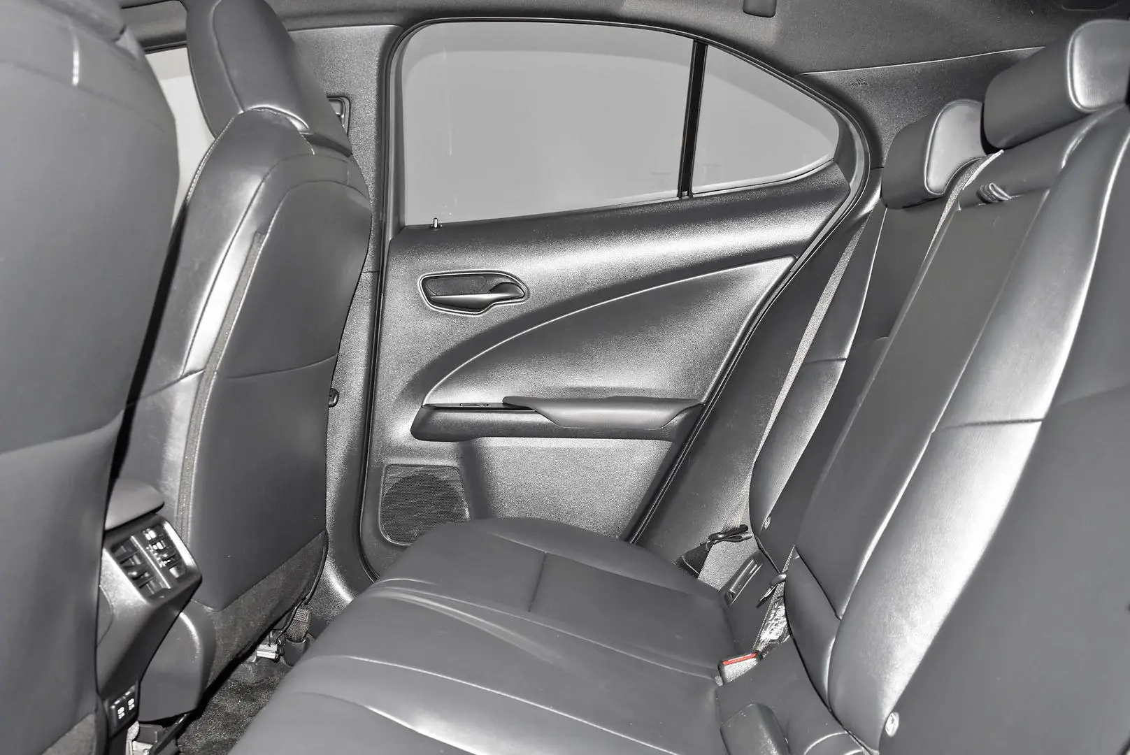 2019 Lexus UX Gallery Image 18