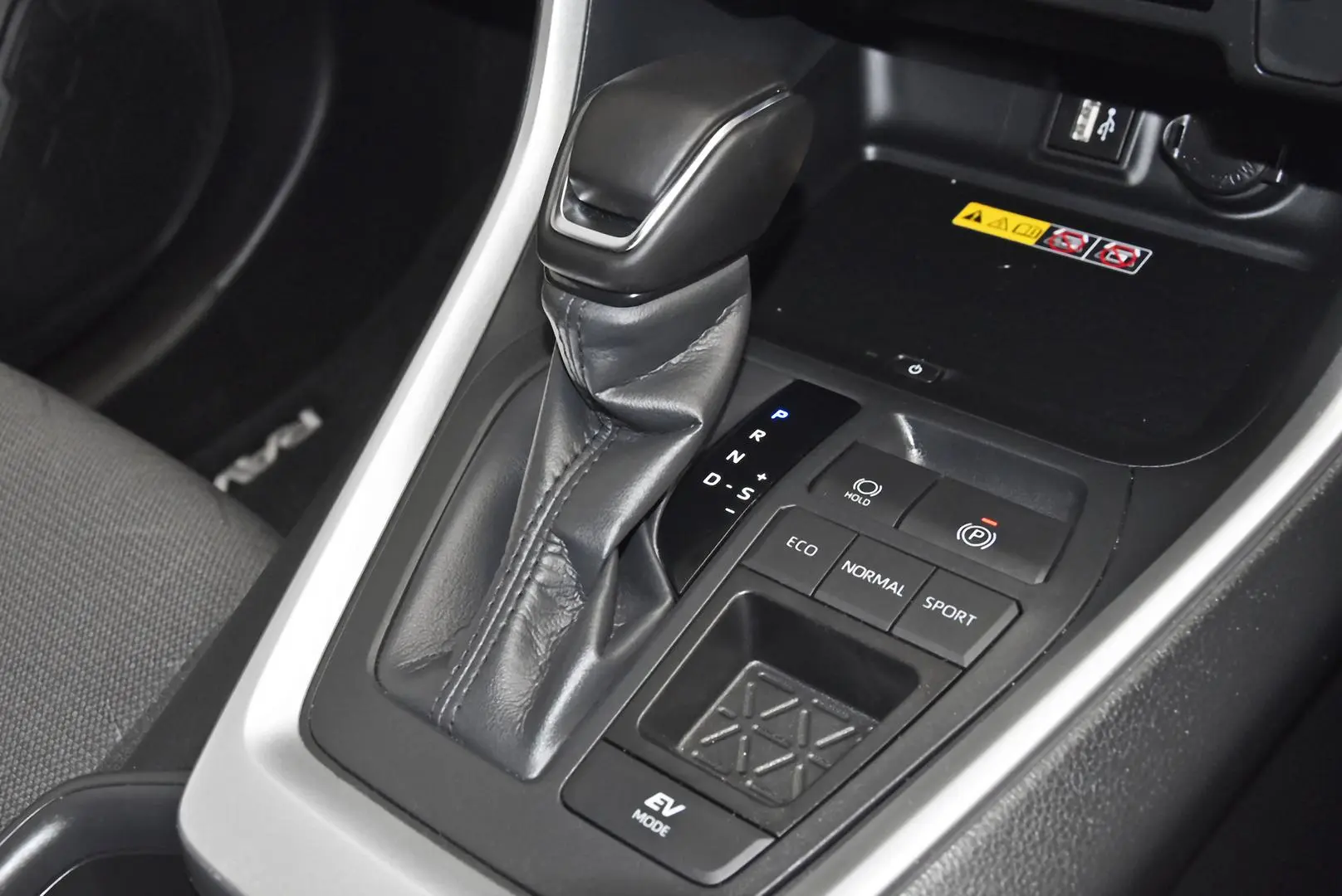 2025 Toyota RAV4 Gallery Image 13