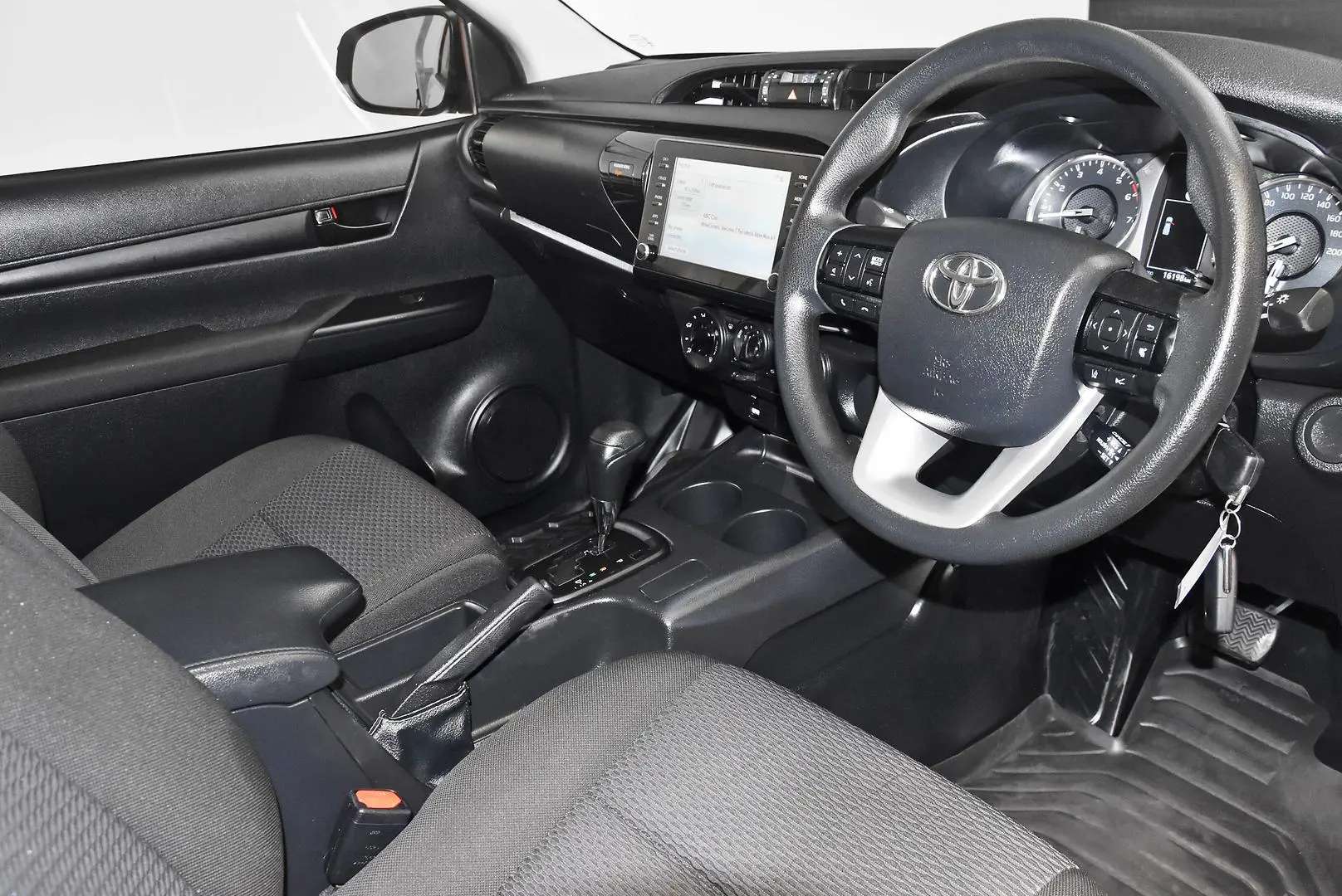 2023 Toyota Hilux Gallery Image 8