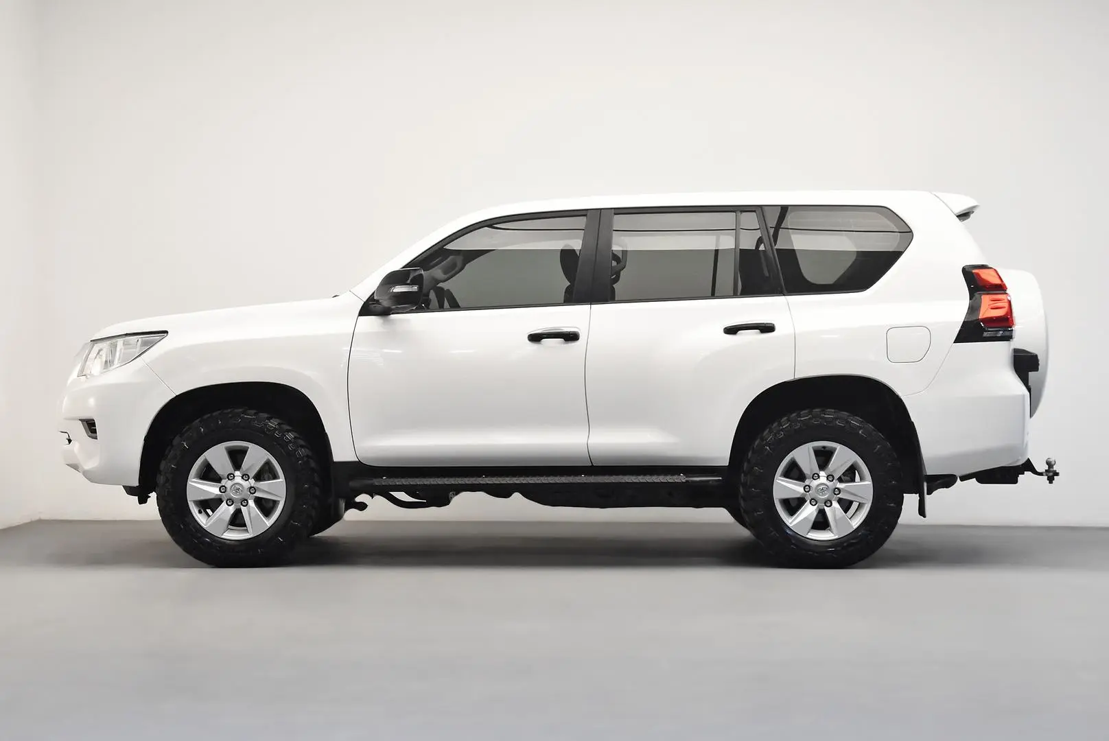 2022 Toyota Landcruiser Prado Gallery Image 4