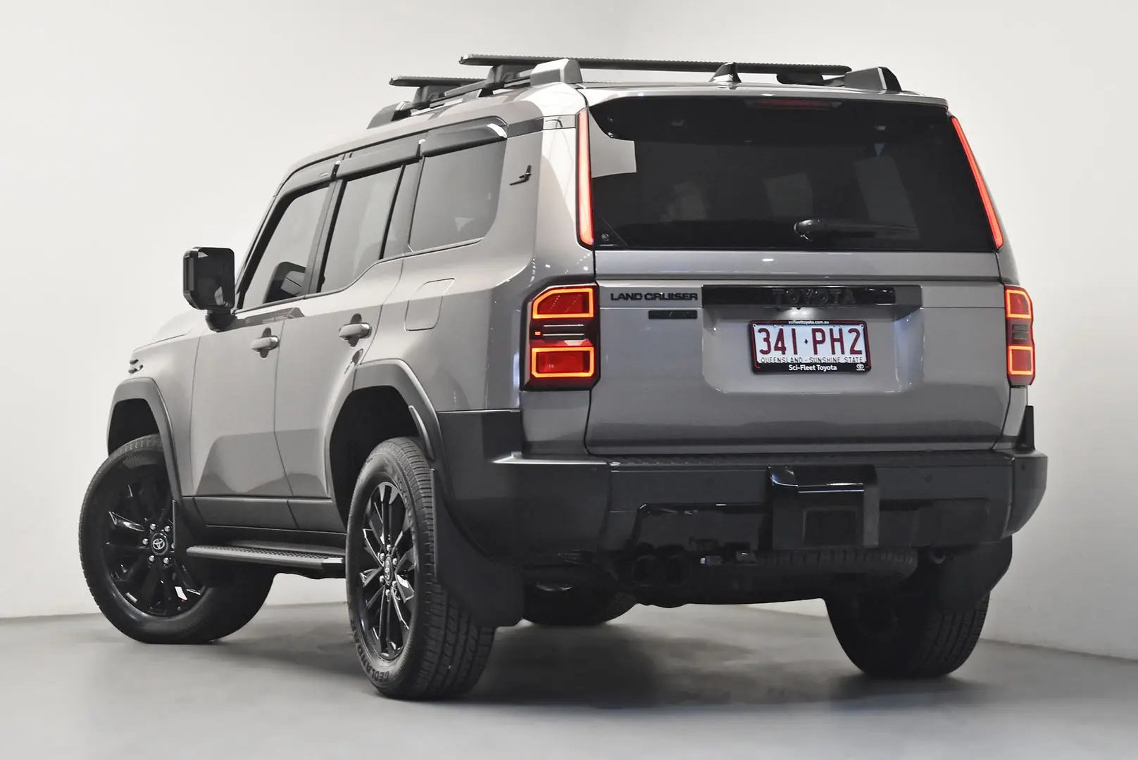 2025 Toyota Landcruiser Prado Gallery Image 5