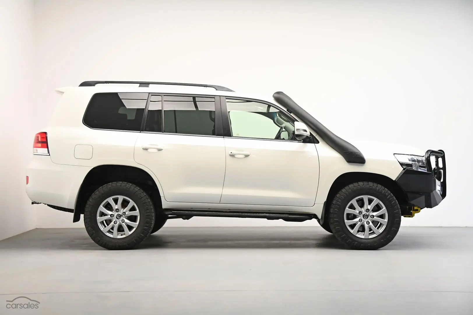 2015 Toyota Landcruiser Image 3