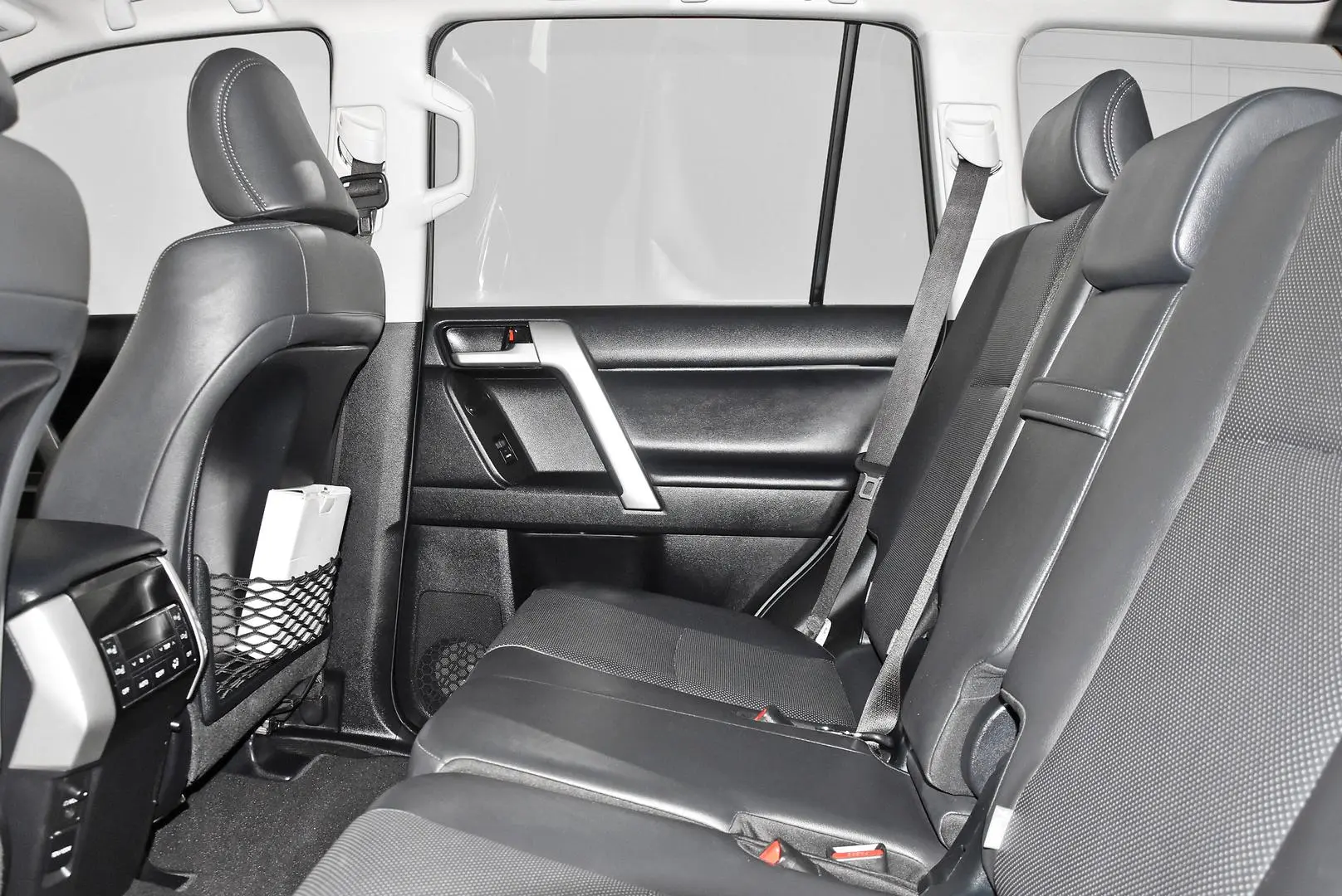 2017 Toyota Landcruiser Prado Gallery Image 19