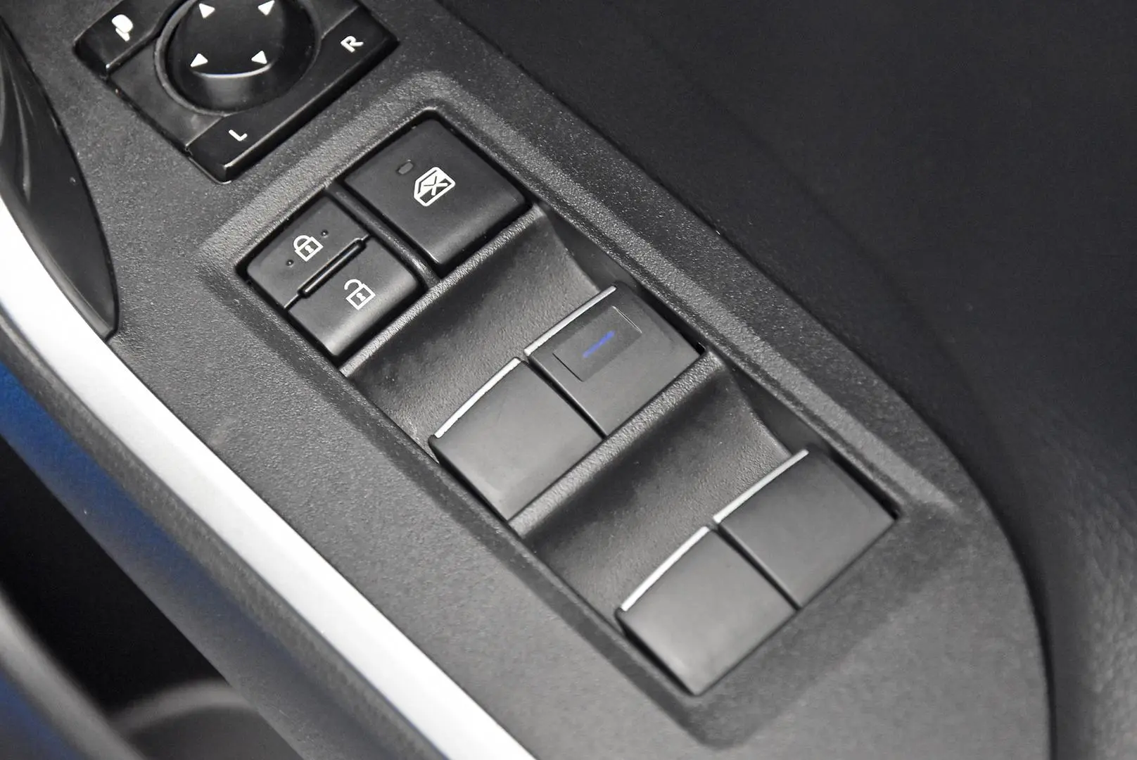 2019 Toyota RAV4 Gallery Image 10