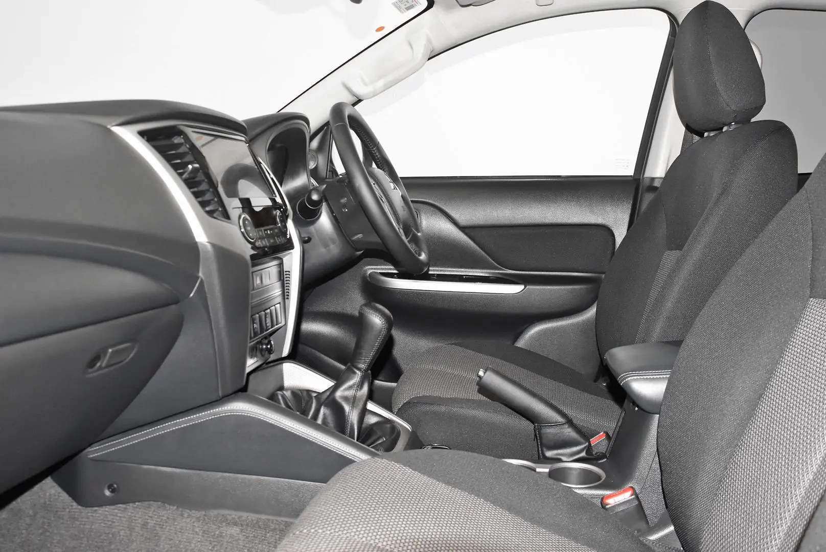 2020 Mitsubishi Triton Gallery Image 18