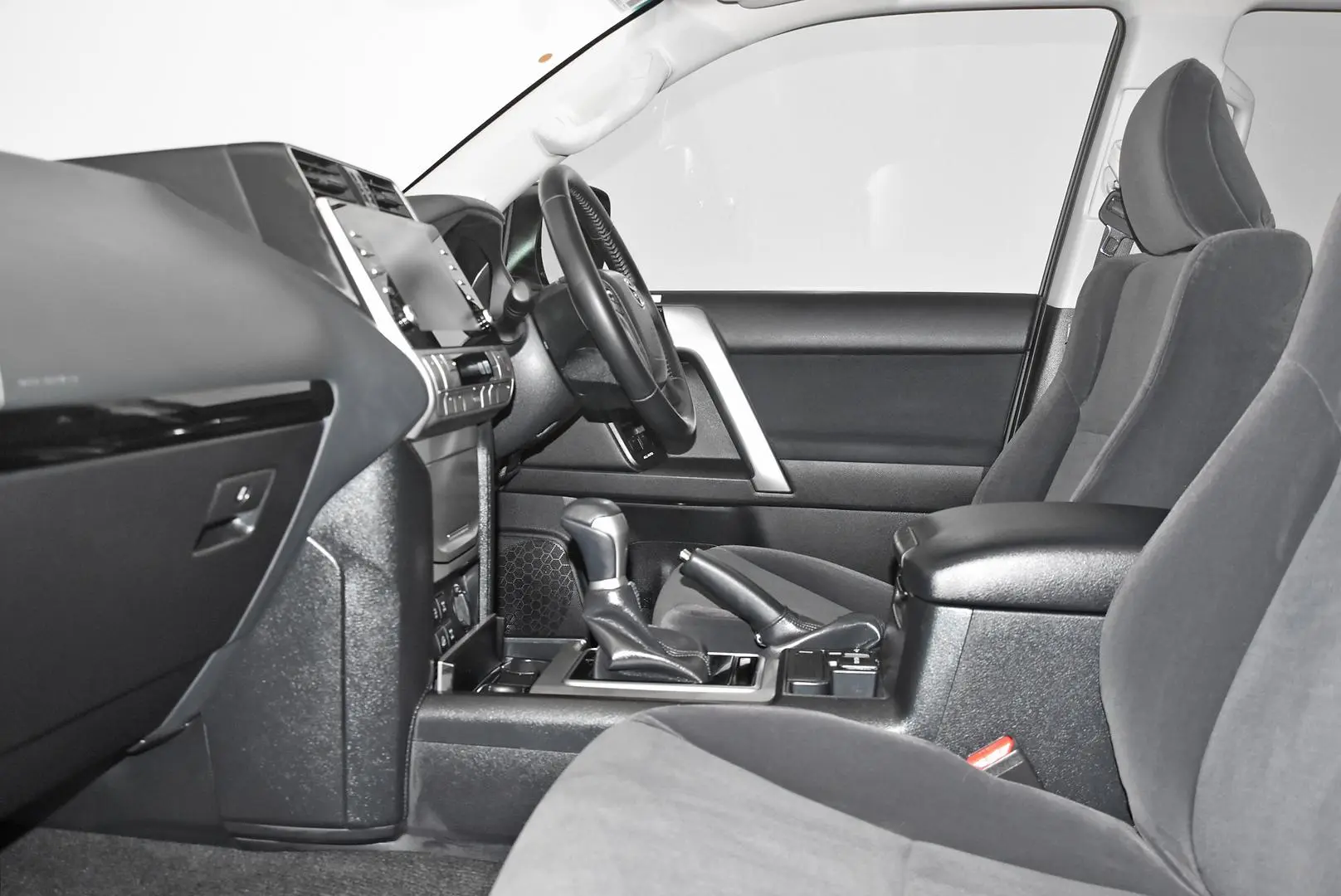 2022 Toyota Landcruiser Prado Gallery Image 16