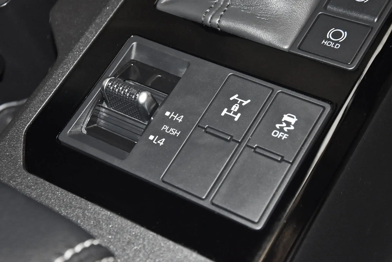 2024 Toyota Landcruiser Prado Gallery Image 14