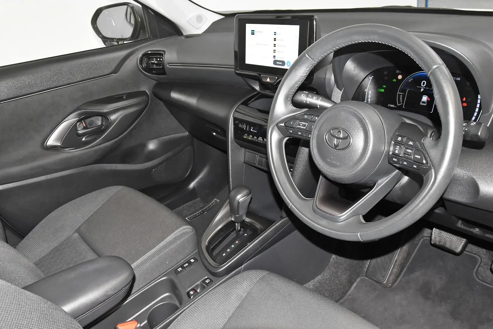 2025 Toyota Yaris Cross Gallery Image 9