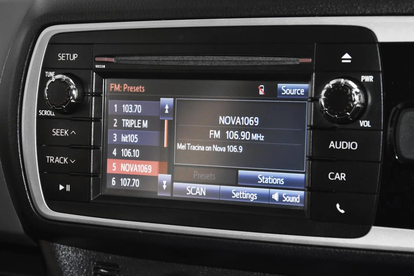 2016 Toyota Yaris Gallery Image 11