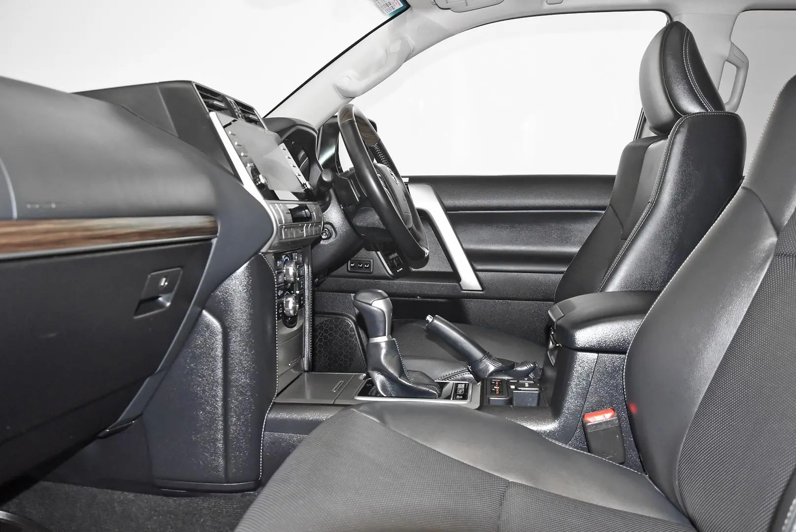 2023 Toyota Landcruiser Prado Gallery Image 18