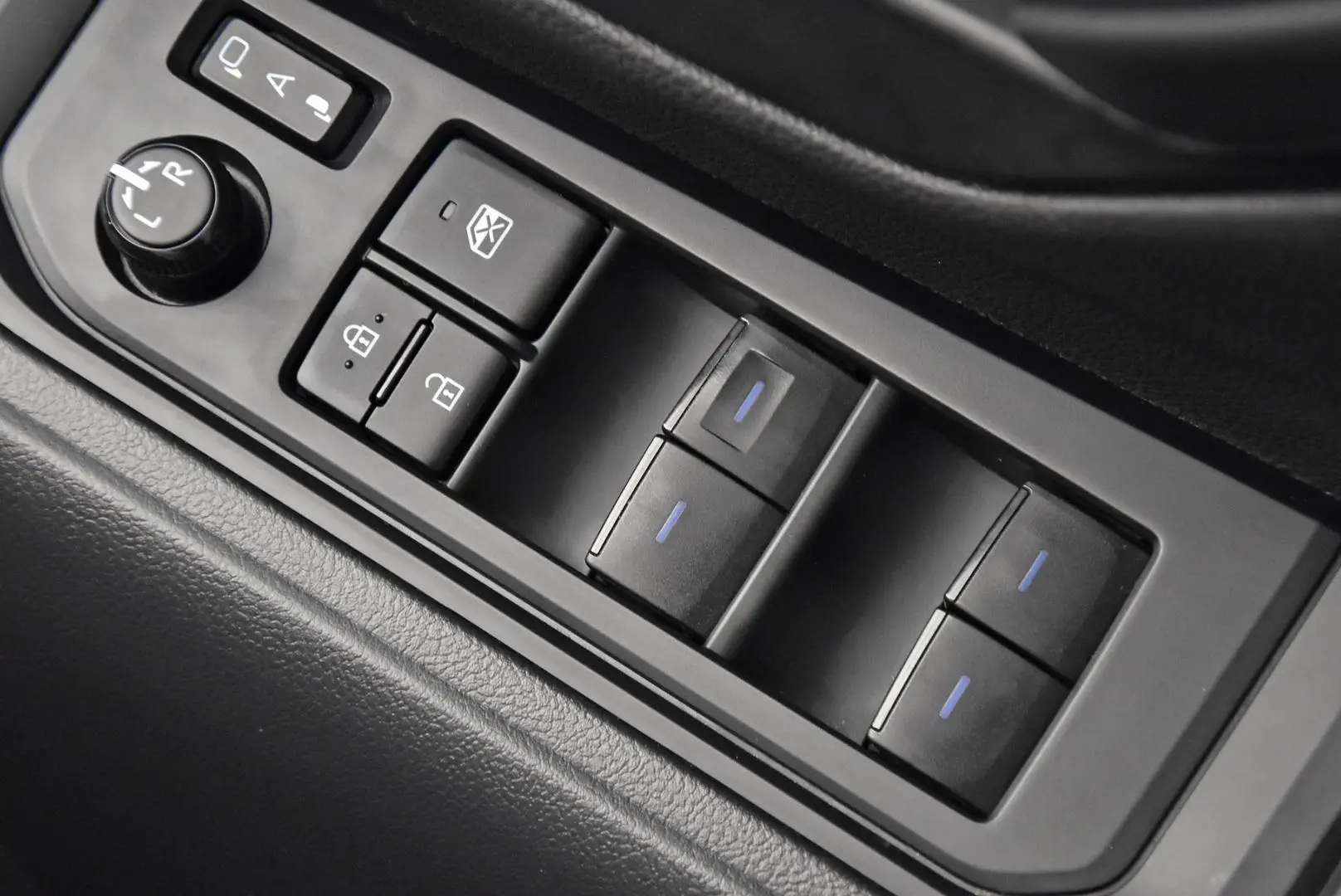 2023 Toyota Landcruiser Gallery Image 8