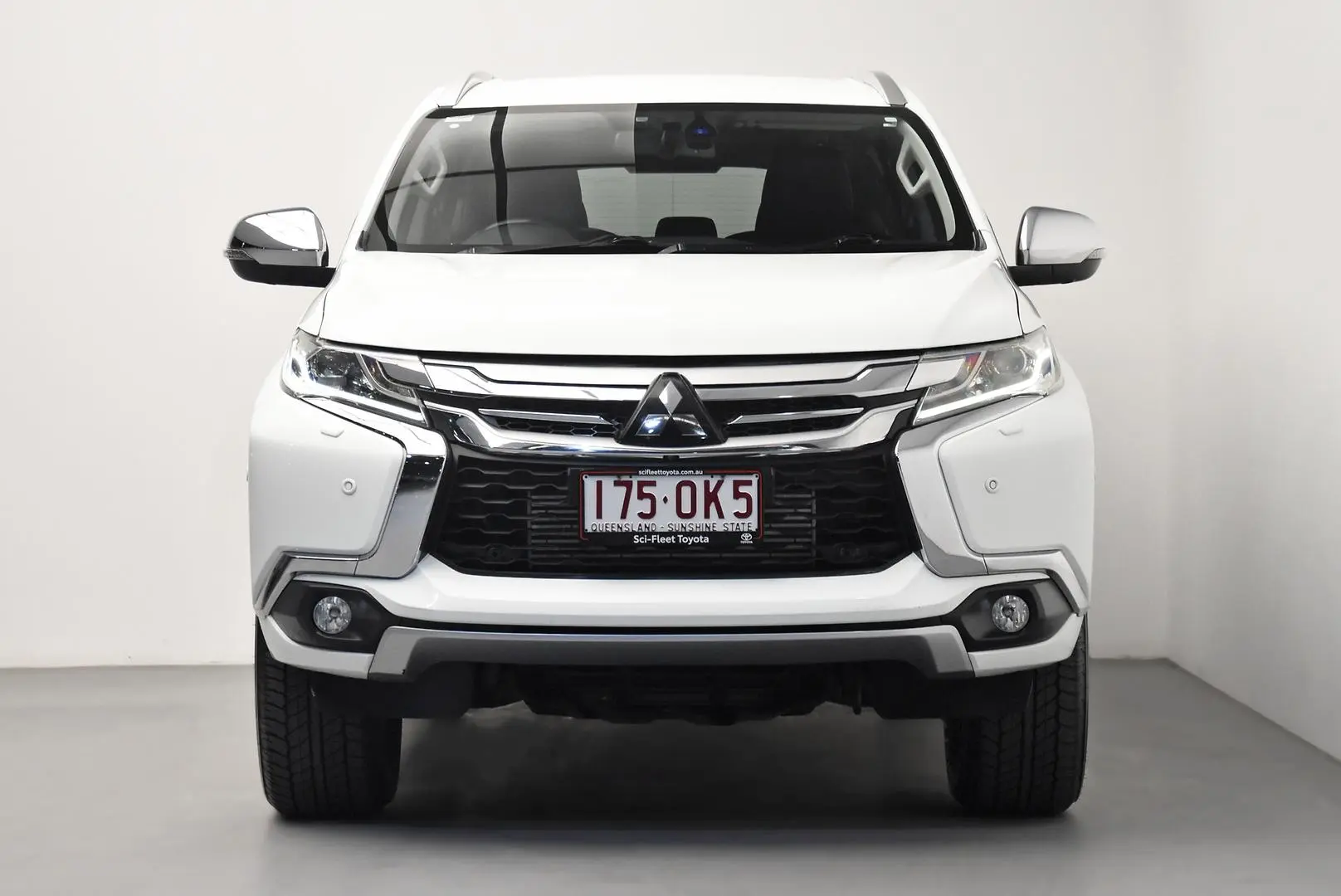 2018 Mitsubishi Pajero Sport Gallery Image 2