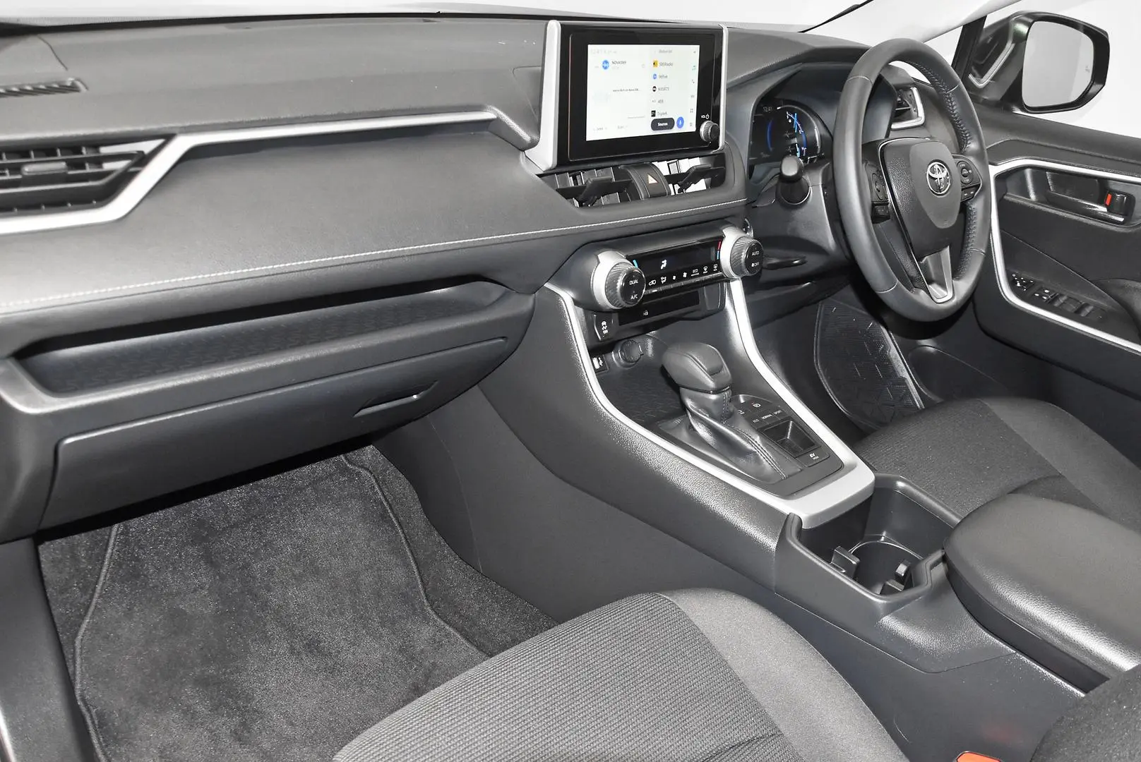 2025 Toyota RAV4 Gallery Image 17