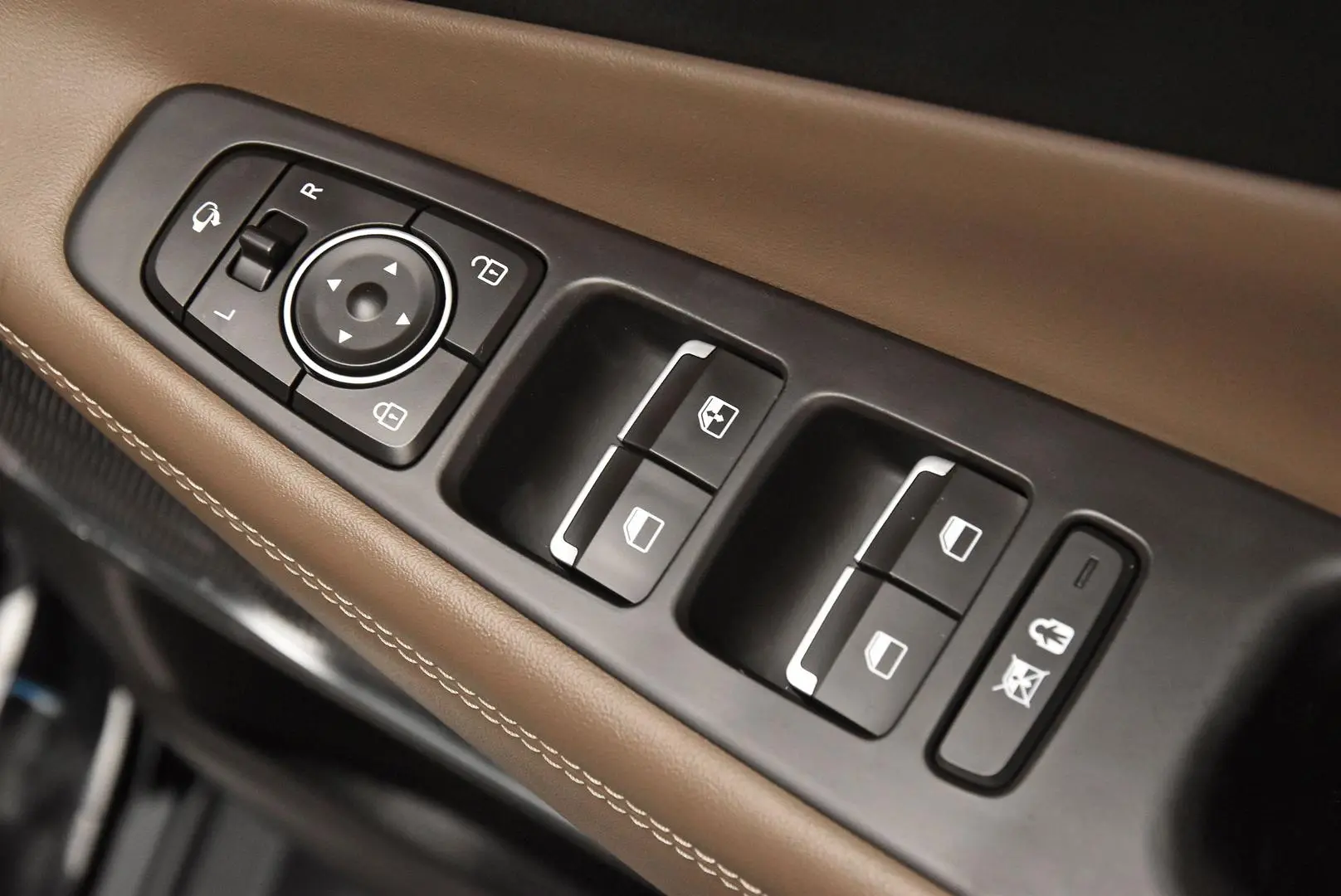 2018 Hyundai Santa Fe Gallery Image 9