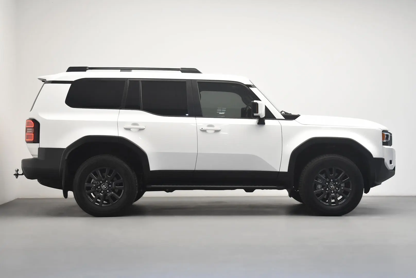 2025 Toyota Landcruiser Prado Gallery Image 3